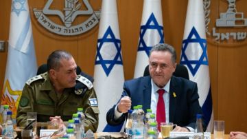 أزمة داخلية في جيش الاحتلال: كاتس يهاجم رئيس الأركان ويتهمه بتجاوز صلاحياته أزمة داخلية في جيش الاحتلال: كاتس يهاجم رئيس الأركان ويتهمه بتجاوز صلاحياته
