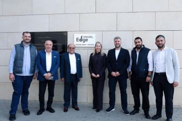 السفيرة الهولندية تزور العقبة وتطلع على تجربة النافورة مولفي المباني الخضراء