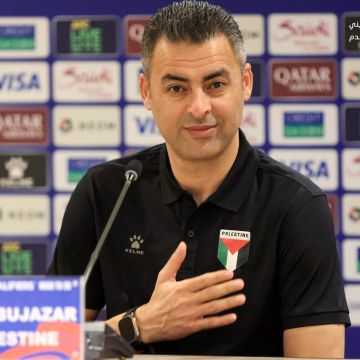 شاهد ..  كلمات تدمي القلب لمدرب منتخب فلسطين .. !
