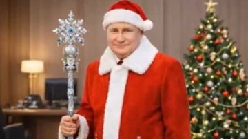 فلاديمير بوتين يظهر بزي سانتا كلوز