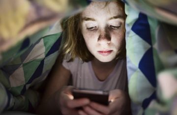 الفيديوهات القصيرة .. تأثيرات عميقة على عقول الأطفال الفيديوهات القصيرة .. تأثيرات عميقة على عقول الأطفال