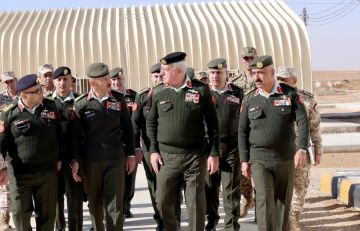 بالصور...رئيس هيئة الأركان المشتركة يتفقد مركز تدريب خدمة العلم بالصور...رئيس هيئة الأركان المشتركة يتفقد مركز تدريب خدمة العلم