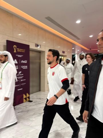 بالفيديو : ولي العهد والأمير هاشم في ستاد البيت لمؤازرة النشامى بالفيديو : ولي العهد والأمير هاشم في ستاد البيت لمؤازرة النشامى