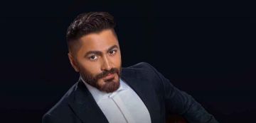 بدا متعبا ولا يستطيع المشي.. أول إطلالة لتامر حسني بعد استئصال جزء من كليته يثير قلق الجمهور