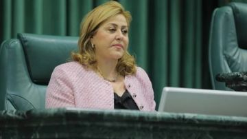 نفاع تدافع عن شقيقها وتدعو لعدم الخلط بين الحوار السياسي والصلاحيات نفاع تدافع عن شقيقها وتدعو لعدم الخلط بين الحوار السياسي والصلاحيات