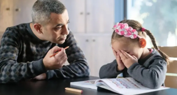 7 طرق كي لا يتحول تدريس الأطفال إلى حرب يومية 7 طرق كي لا يتحول تدريس الأطفال إلى حرب يومية