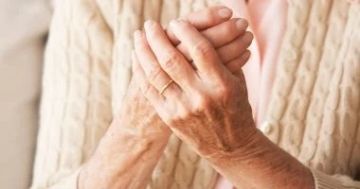 لكبار السن.. كيف تسيطر على آلام التهاب المفاصل فى الشتاء لكبار السن.. كيف تسيطر على آلام التهاب المفاصل فى الشتاء