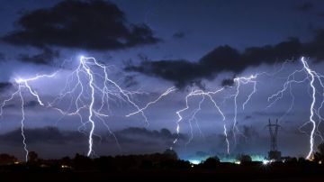 الأرصاد الجوية: تحذير من تقلبات الطقس في الأردن نهاية الأسبوع وأمطار رعدية الأحد الأرصاد الجوية: تحذير من تقلبات الطقس في الأردن نهاية الأسبوع وأمطار رعدية الأحد