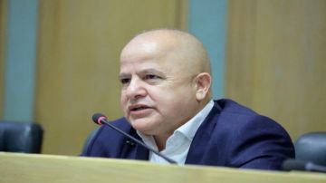 العوايشة يقارن بين رؤساء الحكومات ويعلق على أداء الرزاز والخصاونة العوايشة يقارن بين رؤساء الحكومات ويعلق على أداء الرزاز والخصاونة