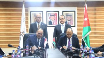 الأردن وإندونيسيا يوقعان مذكرة تفاهم لتعزيز الشراكات الاستثمارية الأردن وإندونيسيا يوقعان مذكرة تفاهم لتعزيز الشراكات الاستثمارية