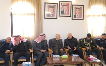 مندوبا عن الملك وولي العهد العيسوي يعزي عشيرة العربيات