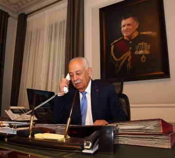 العيسوي ينقل تمنيات الملك وولي العهد بالشفاء للنائب الخشمان