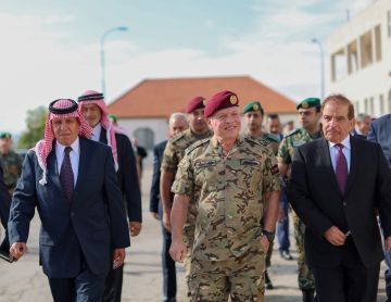 الملك يلتقي رفاق سلاح خدموا معه في القوات الخاصة الملك يلتقي رفاق سلاح خدموا معه في القوات الخاصة