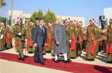 حسان يستقبل رئيس وزراء الهند حسان يستقبل رئيس وزراء الهند