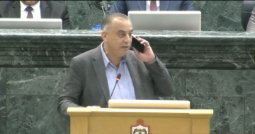 بالفيديو .. اتصال هاتفي يقطع كلمة الظهراوي والسبب كلاب ضالة بالفيديو .. اتصال هاتفي يقطع كلمة الظهراوي والسبب كلاب ضالة