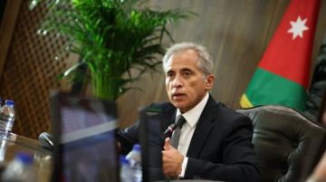 رئيس الوزراء: نبارك لنشامى منتخبنا الوطني فوزهم في مستهل المشوار في بطولة كأس العرب رئيس الوزراء: نبارك لنشامى منتخبنا الوطني فوزهم في مستهل المشوار في بطولة كأس العرب