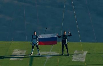 صانع محتوى روسي يقلد رونالدو على ارتفاع مذهل صانع محتوى روسي يقلد رونالدو على ارتفاع مذهل