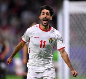 دقيقة يزن: الجماهير الأردنية تقف تضامنا مع يزن النعيمات خلال المباراة دقيقة يزن: الجماهير الأردنية تقف تضامنا مع يزن النعيمات خلال المباراة