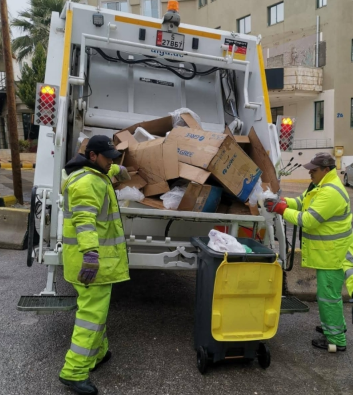 أمانة عمان تستعيد 18.9 ألف دينار ألقاها مواطن في حاوية النفايات أمانة عمان تستعيد 18.9 ألف دينار ألقاها مواطن في حاوية النفايات