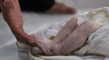 وفاة رضيعة نتيجة البرد القارس في خان يونس وفاة رضيعة نتيجة البرد القارس في خان يونس