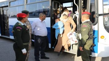 بالصور... القوات المسلحة تجلي الدفعة 18 من أطفال غزة المرضى للعلاج في الأردن