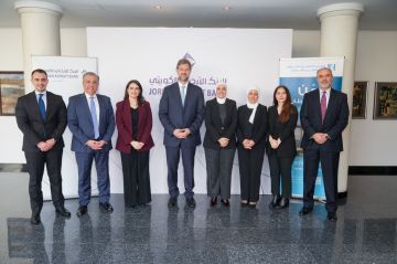 البنك الأردني الكويتي يوقع اتفاقية تعاون مع مؤسسة الحسين للسرطان لتسويق برنامج تأمين رعاية البنك الأردني الكويتي يوقع اتفاقية تعاون مع مؤسسة الحسين للسرطان لتسويق برنامج تأمين رعاية