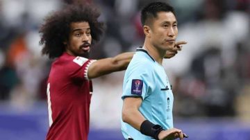 الحكم الصيني ضمن طاقم التحكيم في نهائي كأس العرب الحكم الصيني ضمن طاقم التحكيم في نهائي كأس العرب