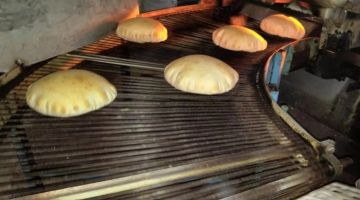 الصناعة والتجارة: تزويد المطاحن بالقمح لضمان توفر الخبز خلال الحالة الجوية