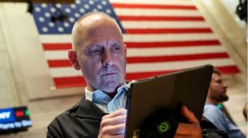 تراجع وول ستريت وسط مخاوف من فقاعة الذكاء الاصطناعي تراجع وول ستريت وسط مخاوف من فقاعة الذكاء الاصطناعي