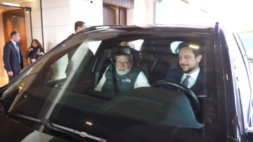 ولي العهد الأردني يرافق رئيس وزراء الهند إلى متحف الأردن ولي العهد الأردني يرافق رئيس وزراء الهند إلى متحف الأردن