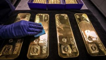 الذهب يرتفع بعد خفض الفائدة الأمريكية والفضة تبلغ مستوى قياسيا جديدا الذهب يرتفع بعد خفض الفائدة الأمريكية والفضة تبلغ مستوى قياسيا جديدا