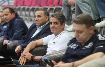 بالصور...وزير الشباب يتابع مباراة النشامى من مدينة الأمير محمد في الزرقاء بالصور...وزير الشباب يتابع مباراة النشامى من مدينة الأمير محمد في الزرقاء