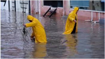 موجة أمطار غزيرة في العراق تسفر عن وفيات وسيول تجرف سيارات وجسورا موجة أمطار غزيرة في العراق تسفر عن وفيات وسيول تجرف سيارات وجسورا