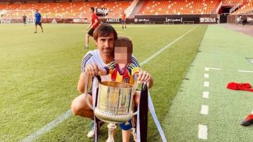 وفاة مدرب فالنسيا وثلاثة من أبنائه بعد غرق قارب في إندونيسيا