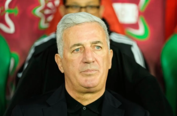 مدرب الجزائر غاضب بسبب ملاحقة ابنته