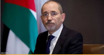 الصفدي يهنئ منتخب النشامى: طريقكم خضرة، وفالكم الفوز