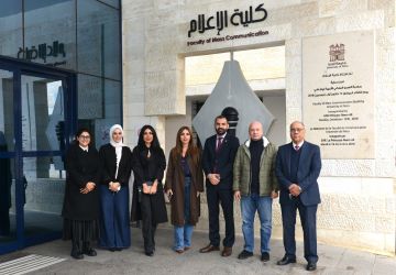 رئيس جامعة البترا يكرم الإعلاميتين فرح وحلا يغمور تقديرا لمسيرتهما المهنية المتميزة رئيس جامعة البترا يكرم الإعلاميتين فرح وحلا يغمور تقديرا لمسيرتهما المهنية المتميزة