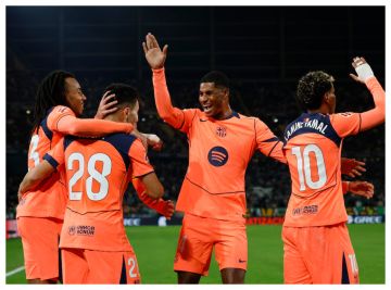 برشلونة يسحق بيتيس في الدوري بفضل ثلاثية توريس