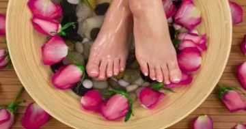 وصفة يابانية لإزالة السموم من القدمين والحصول على الراحة بعد يوم طويل