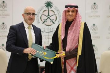 السفير السعودي يسلم 90 مليون دولار دعما ماليا لدولة فلسطين