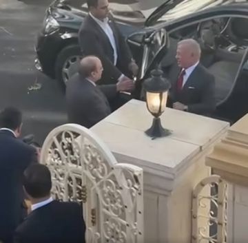 جلالة الملك في منزل الدكتور بركات عوجان