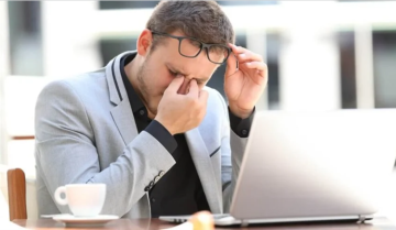 الإجهاد الرقمي .. حيل بسيطة لإنقاذ عينيك من فخ الشاشات