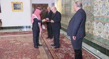 السفير سويدات يقدم أوراق اعتماده إلى الرئيس الجزائري السفير سويدات يقدم أوراق اعتماده إلى الرئيس الجزائري