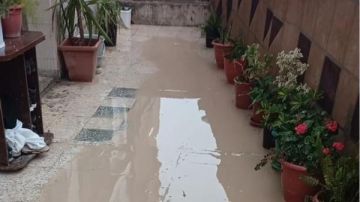 مياه الأمطار تداهم منازل في منطقة بيت يافا غرب إربد