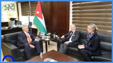 وزير النقل يلتقي السفير الفرنسي