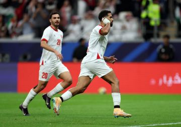 بالفيديو .. الأردن ينهي الشوط الأول متقدما على العراق بهدف علي علوان بالفيديو .. الأردن ينهي الشوط الأول متقدما على العراق بهدف علي علوان