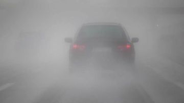 الدوريات الخارجية تحذر من الضباب وتدعو لقيادة آمنة الدوريات الخارجية تحذر من الضباب وتدعو لقيادة آمنة