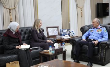 مدير الأمن العام يلتقي السفيرة الهولندية، ويبحثان تعزيز التعاون الأمني المشترك مدير الأمن العام يلتقي السفيرة الهولندية، ويبحثان تعزيز التعاون الأمني المشترك