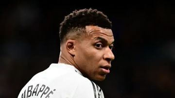 معاقبة شرطي بعد تلقيه مبلغا ماليا من مبابي