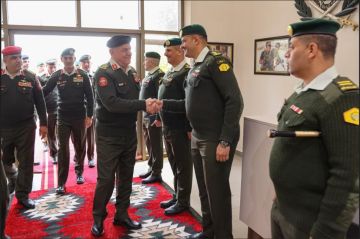 رئيس هيئة الأركان المشتركة يزور الحرس الملكي الخاص رئيس هيئة الأركان المشتركة يزور الحرس الملكي الخاص